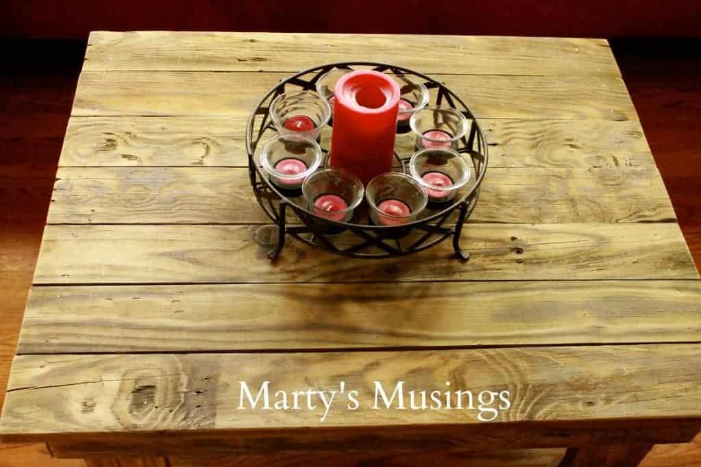 An apple sitting on top of a wooden table