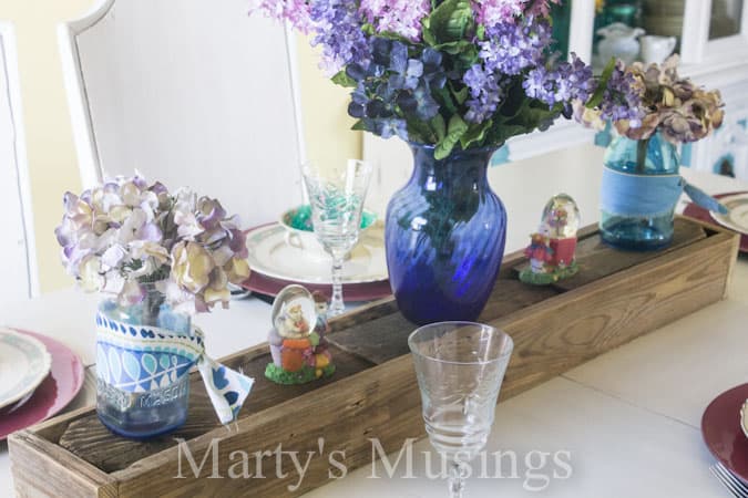 A vase of flowers on a table