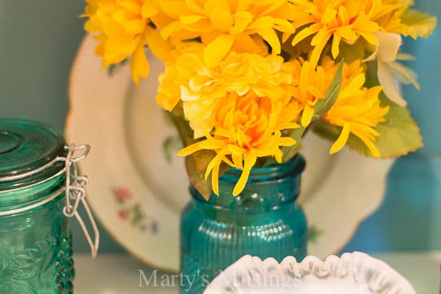 A vase of flowers on a table