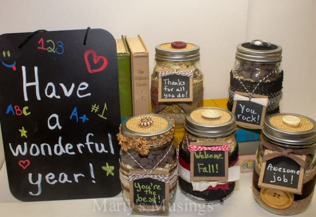 Back to School Teacher Gift: Chocolate Chip Cookies in a Jar