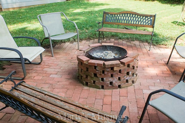 A group of lawn chairs sitting on top of a picnic table