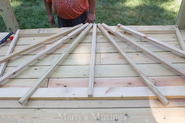 Laying a pattern for sunburst deck railing