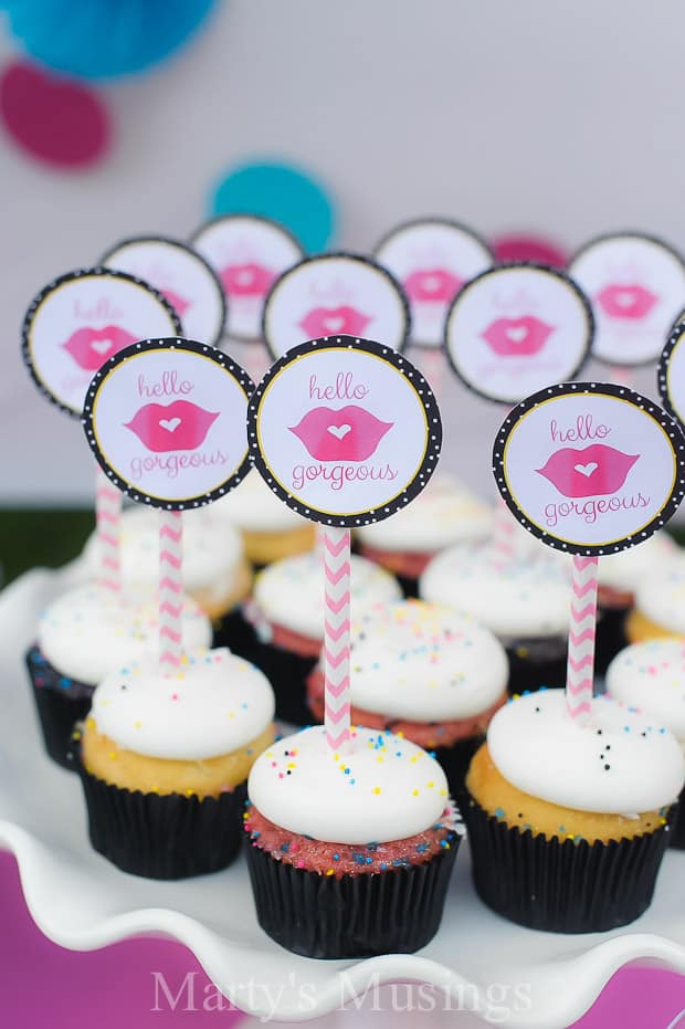 Gender Reveal cake with fish cupcakes  Gender reveal cake, Baby gender  reveal party, Gender reveal