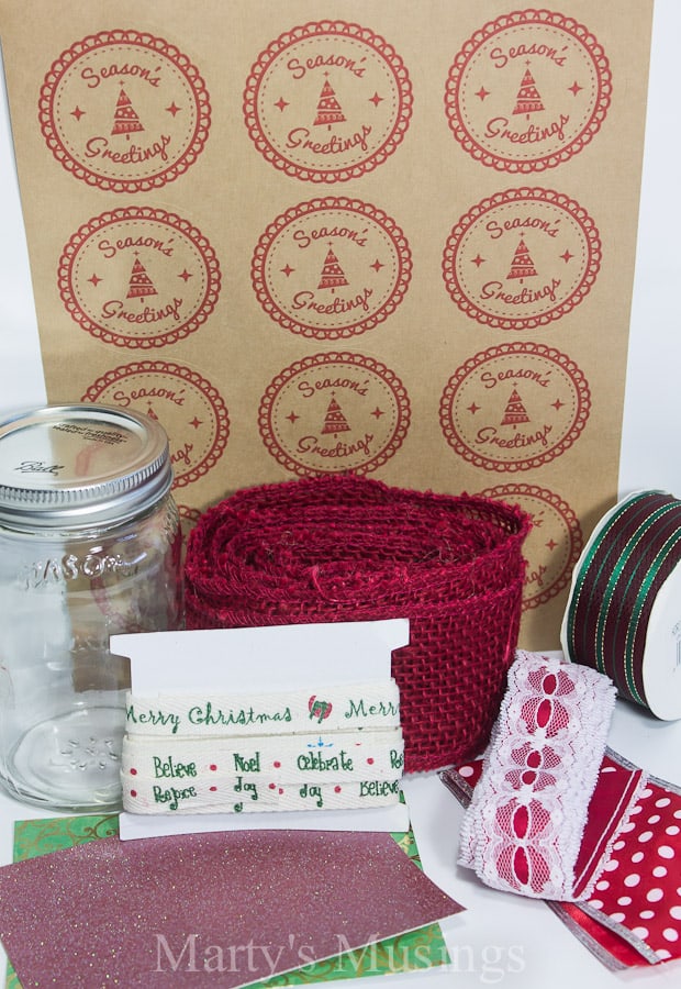 These Christmas mason jar labels and tags will be perfect for the homemade gift in a jar for your favorite person. Included are free printables!