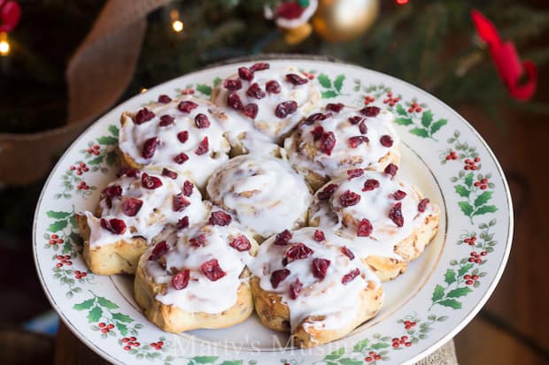 Easy Cinnamon Roll Recipe for Christmas