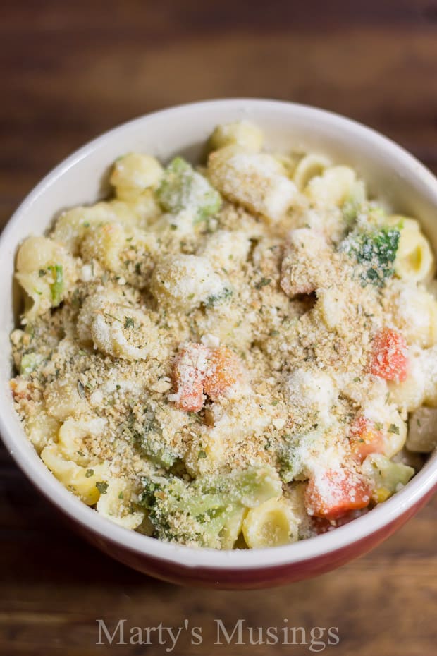 A close up of a bowl of food, with Pasta