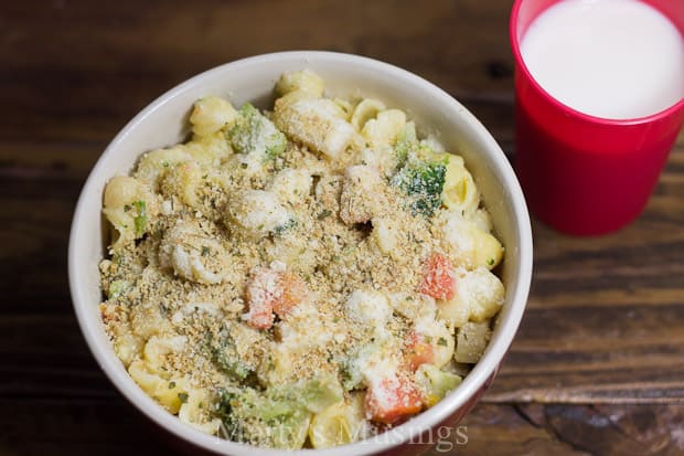 A close up of a bowl of food, with Pasta