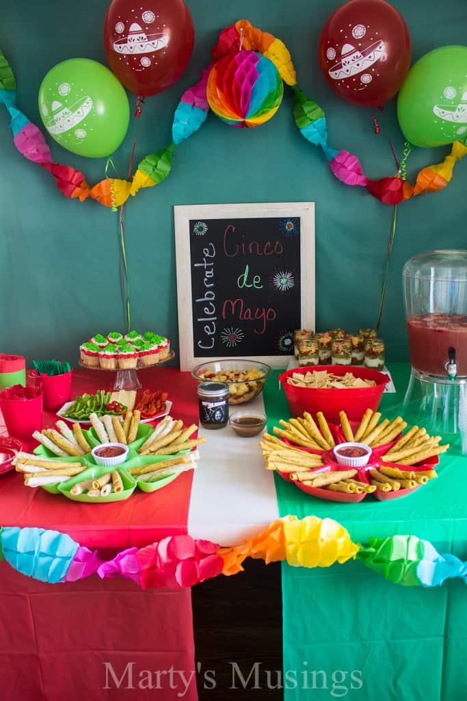 Table set with red, green and white for Cinco de Mayo party