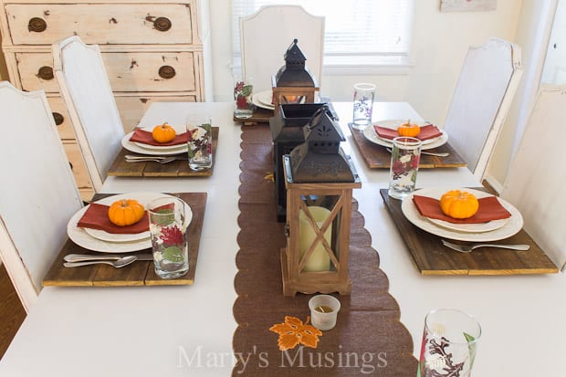 This easy rustic fall table setting uses inexpensive items you probably already have on hand without spending a lot of time or money!