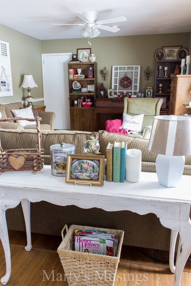 A living room filled with furniture and a table