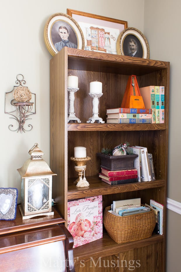 A room filled with furniture and vase on a table