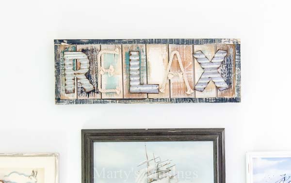 Beachy accessory with relax on metal frame