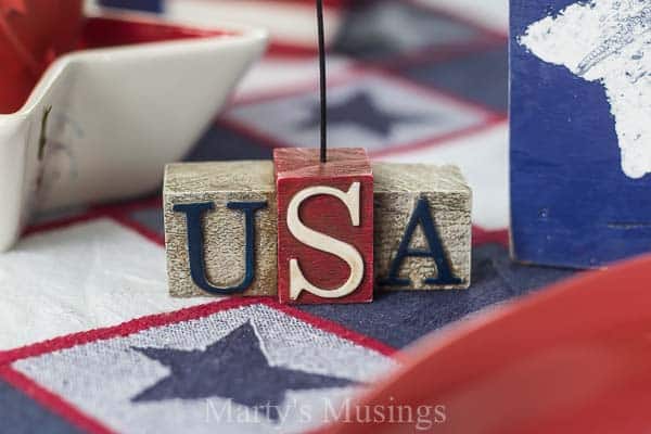 Inexpensive 4th of July Table Decorations