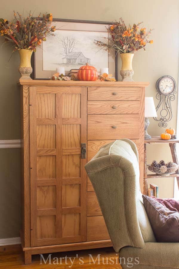With just a few practical tips you'll be on your way to a beautiful fall home. These fall decorating ideas are both inexpensive and doable for everyone!