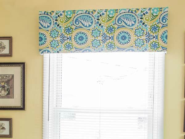 Step by step tutorial for making a no sew window valance using fabric, plywood, a dowel and staples. Absolutely no sewing required!