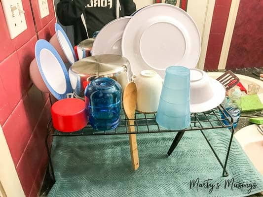 Drying rack in bathroom for dishes during construction