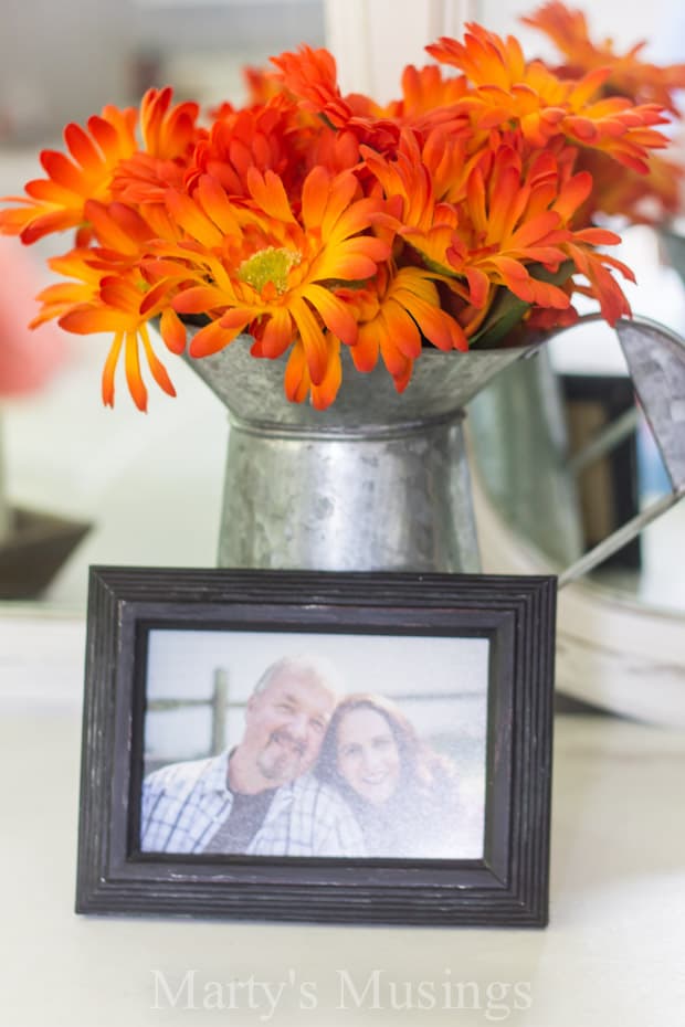 A vase of flowers on a table