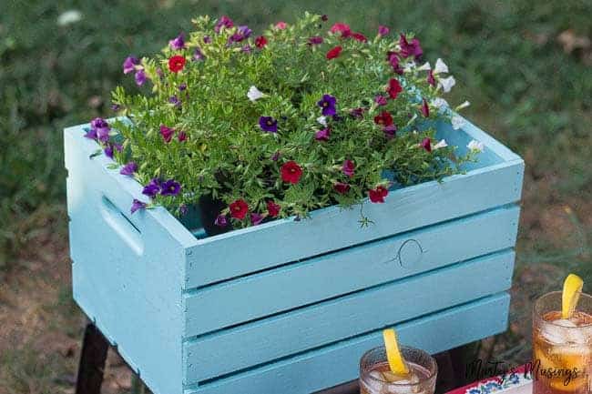 A cake sitting on top of a bench