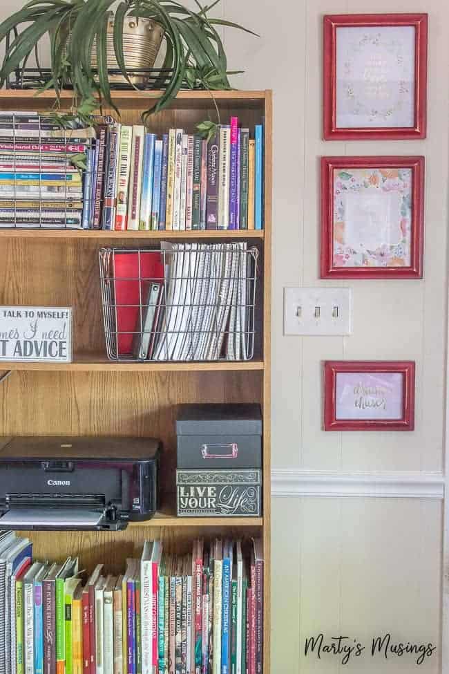 A book shelf filled with books