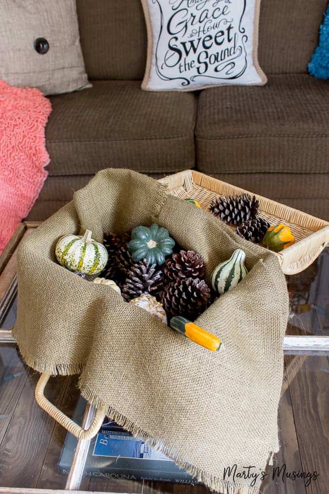 You CAN have a beautiful home without spending a lot of money OR time. Celebrate fall with these cheap and easy fall decorations for your home!