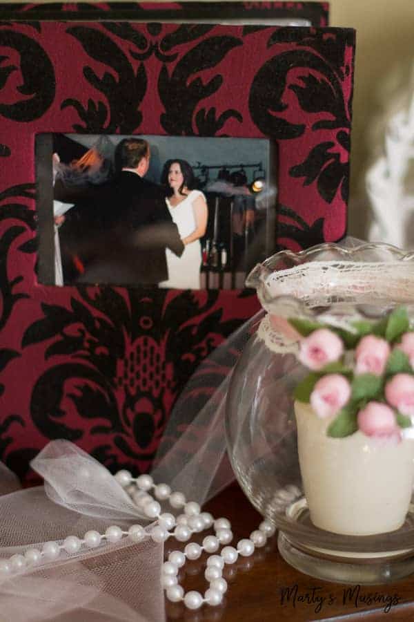 A vase of flowers on a table