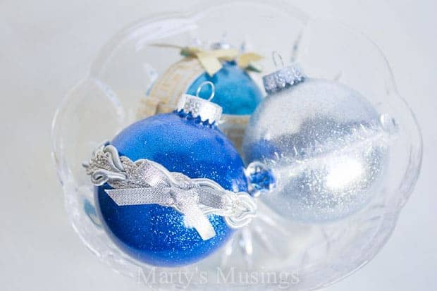 No mess glitter ornaments for Christmas made with Mop -n Glo