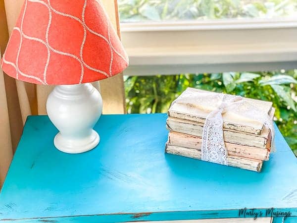 How to Chalk Paint Old Books (using hardbacks)