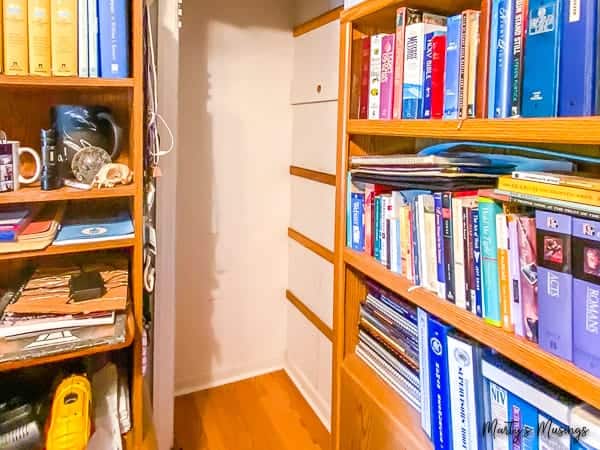 A book shelf filled with books