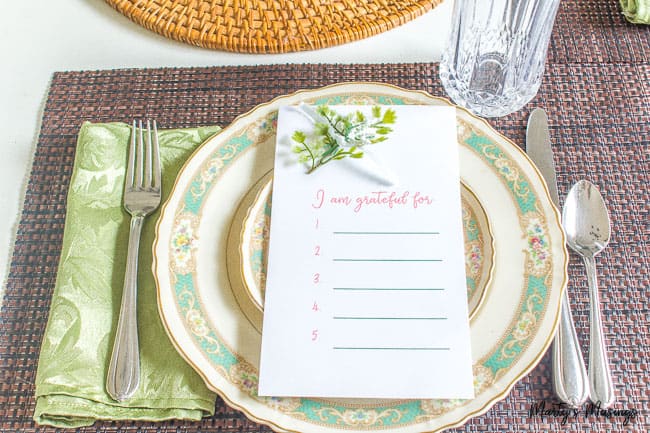 Thanksgiving place setting with I am grateful for on white paper