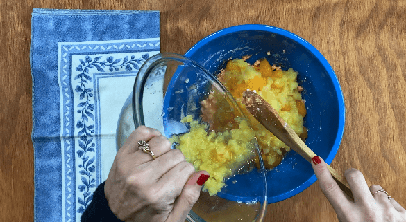 Pour fruit and cottage cheese mixture together