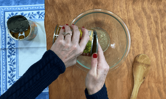 Drain canned pineapple into glass bowl