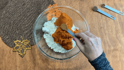 Add spices to pumpkin muffin dough