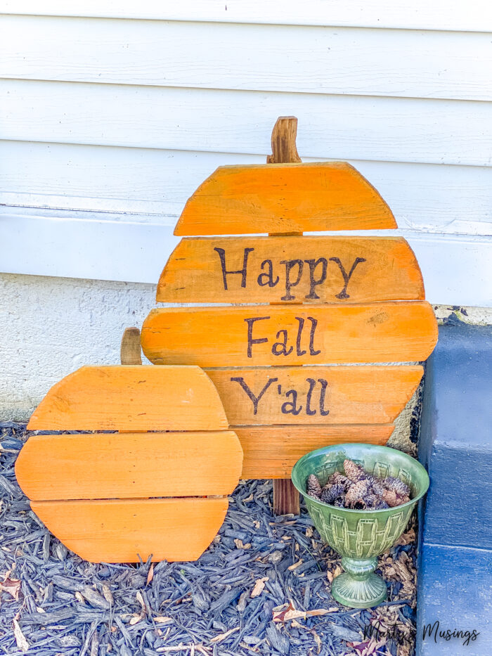 Large pumpkin with happy fall y'all and small pumpkin without letters