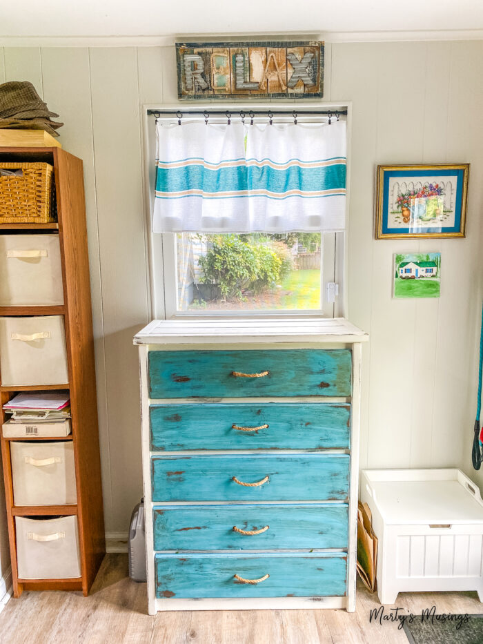 How To: Tea Towel Curtains for the Kitchen - The Barbee Housewife